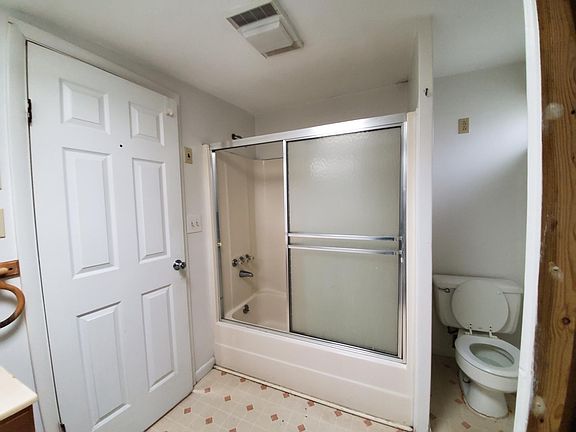 5th image of 425 Elizabeth Ave