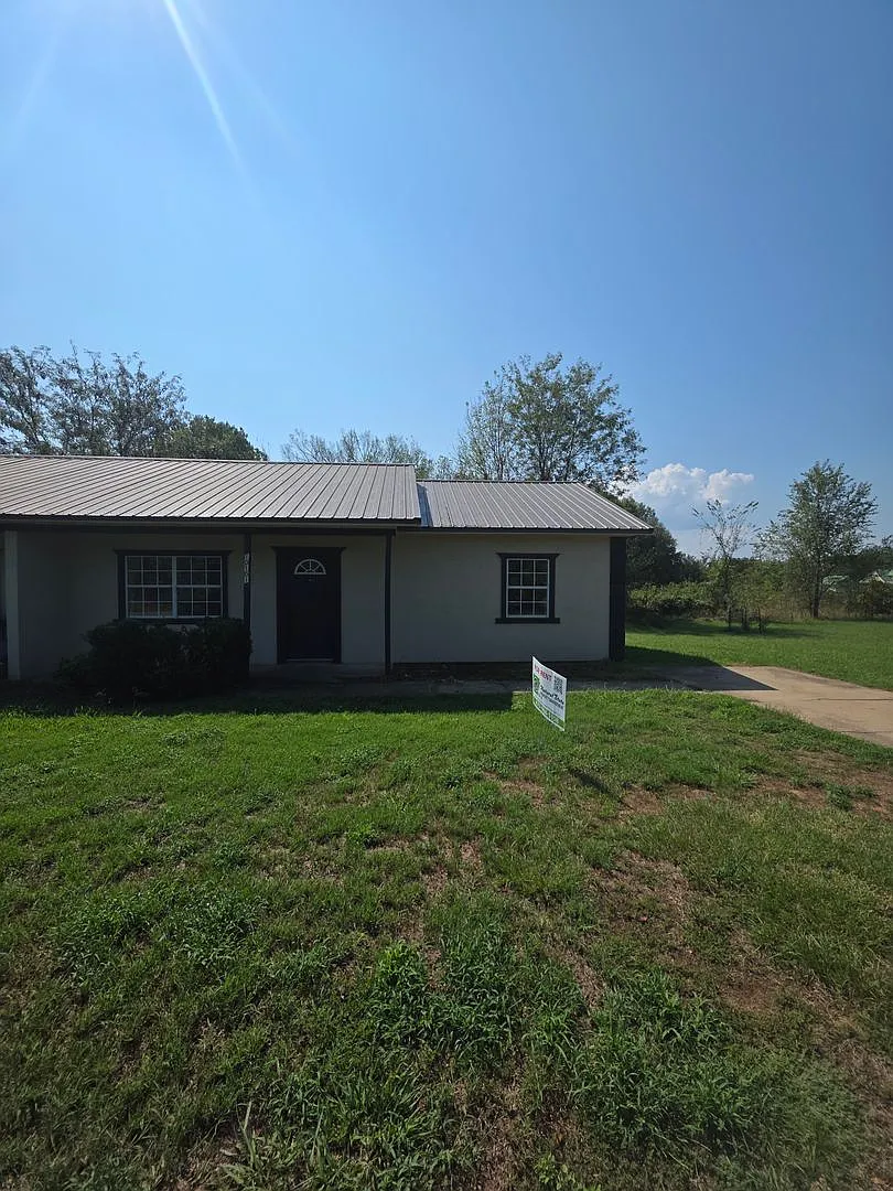 10101 Fawn Ln — Photo 1