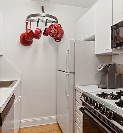 4th image of 225 E 57th St APT 2P