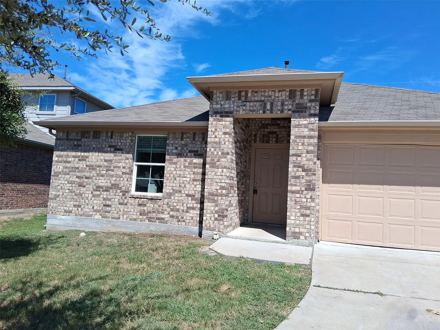 3 bed, 2.0 bath, 1508 sqft, $2,075 — Photo 2