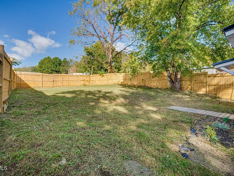 1208 Riverside Ave — Photo 5