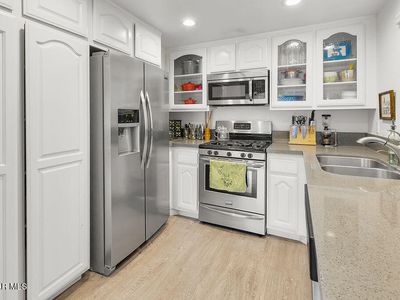 1340 E Hillcrest Dr Unit 8, Thousand Oaks, CA, 91362
