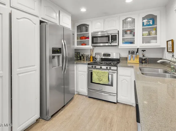 1340 E Hillcrest Dr Unit 8, Thousand Oaks, CA 91362