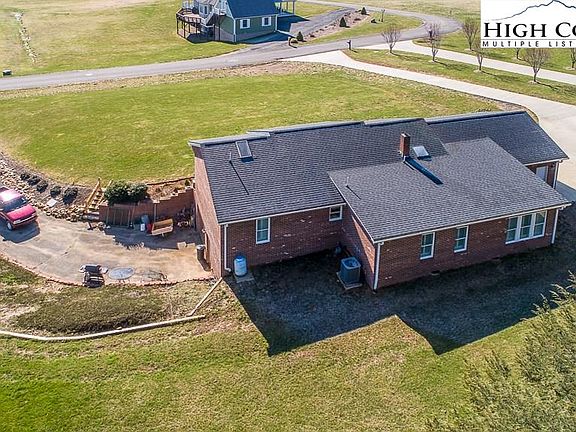 5th image of 342 Willow Creek Dr