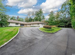 447 E Shore Rd, Great Neck, NY 11024