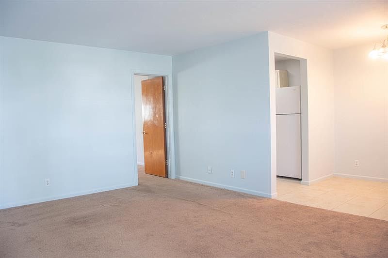 1st image of 131 Shore Ct APT B1