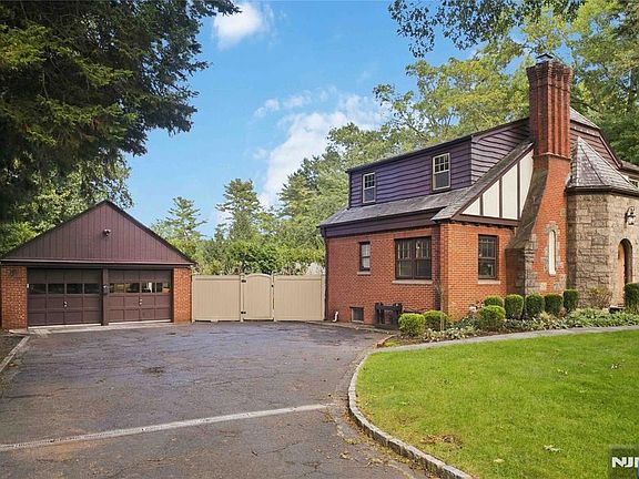 2nd image of 587 Closter Dock Road