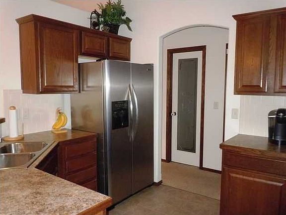 4th image of 2962 N Parkdale Ct