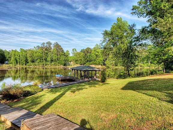 2nd image of 301 Willow Dr
