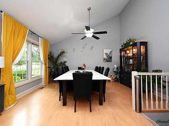 3rd image of 202 Somerset Dr