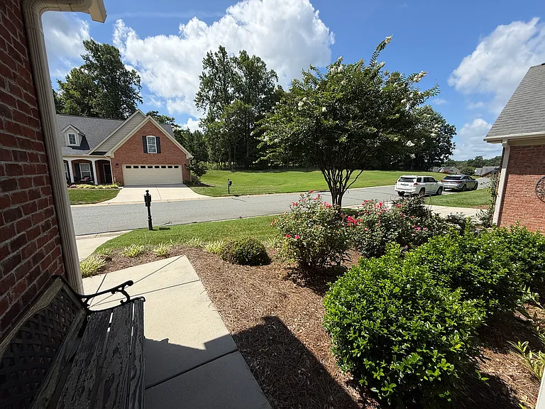 1102 Kinloch Dr — Photo 3