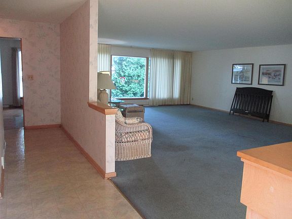 4th image of 818 Lake Shore Dr