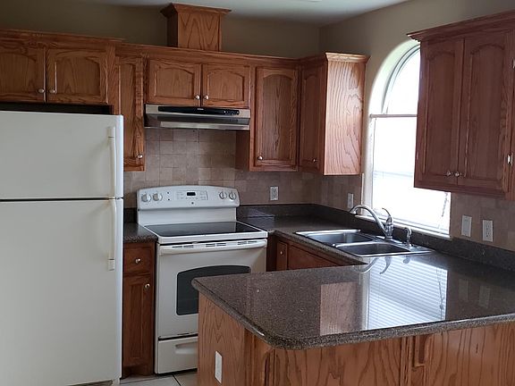 4th image of 1921 Horsetail Fls APT 4
