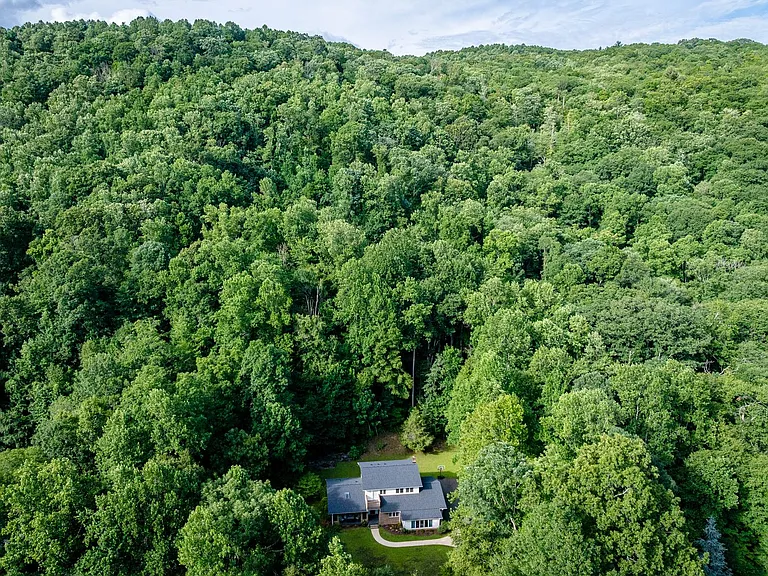 26 Indian Knob Rd — Photo 3