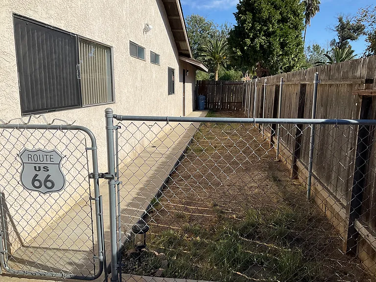 723 Sutton Hill Pl — Photo 37