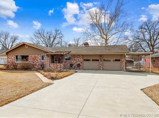 5641 Baylor Pl, Bartlesville, OK 74006