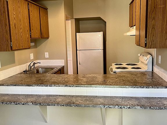 3rd image of 233 NE Damson Ave #1