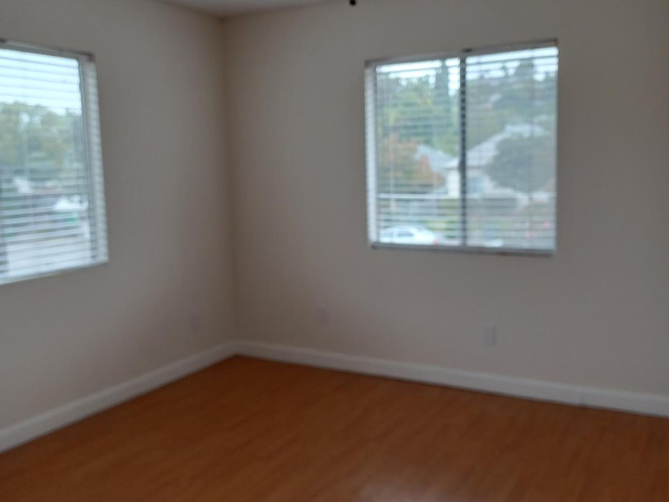 2nd image of 5918 York Blvd #3