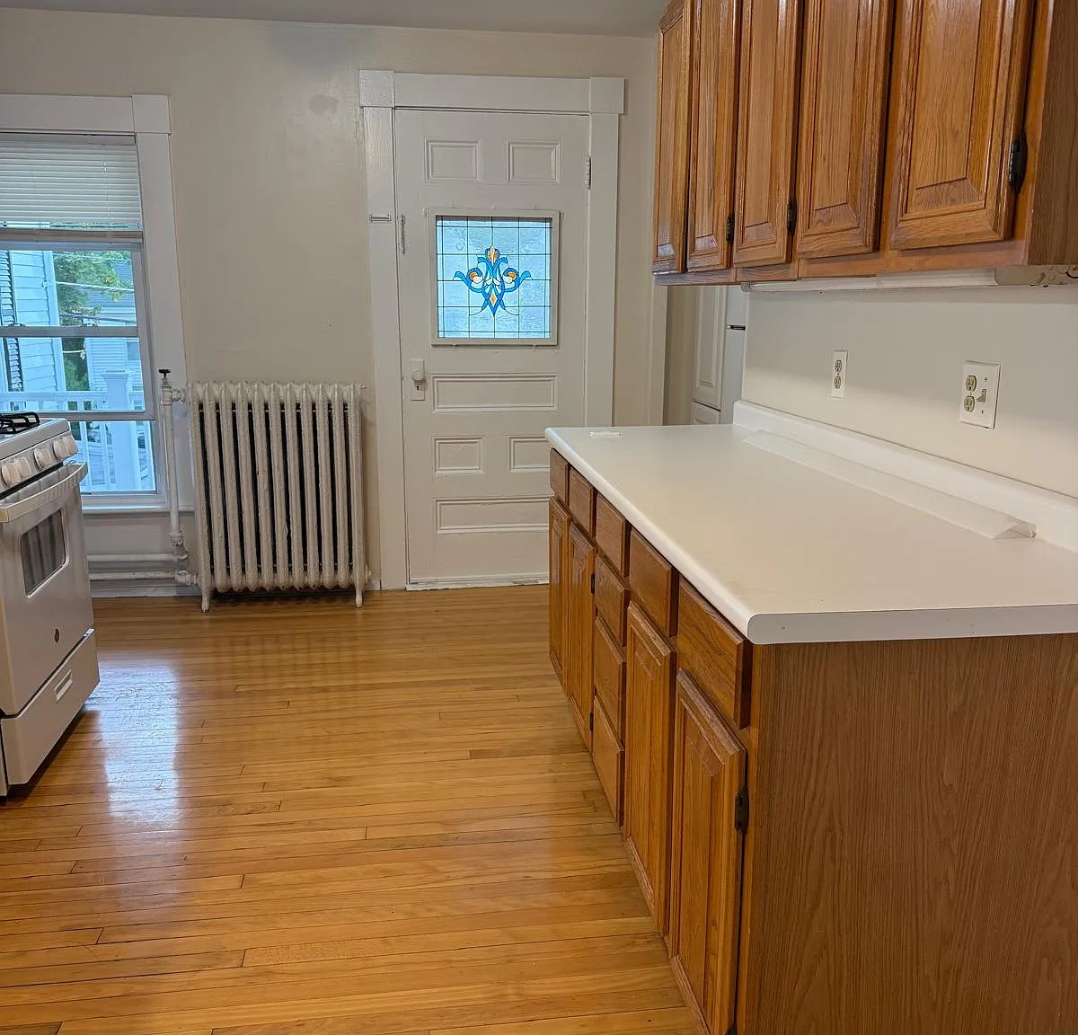 4 bed, 1.5 bath, 1513 sqft, $3,350 — Photo 1