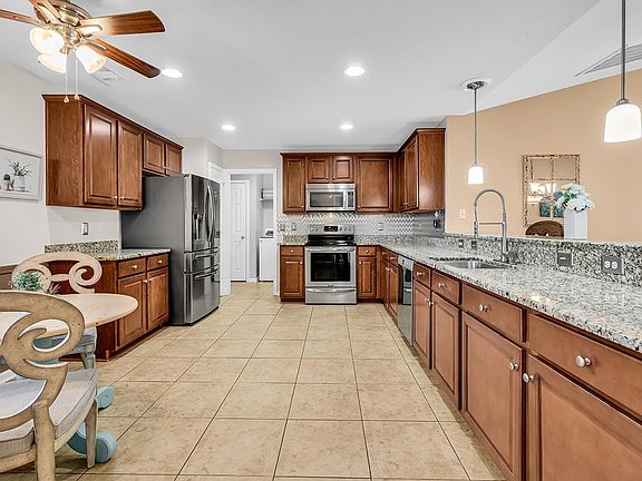 3rd image of 845 Bonita Loop