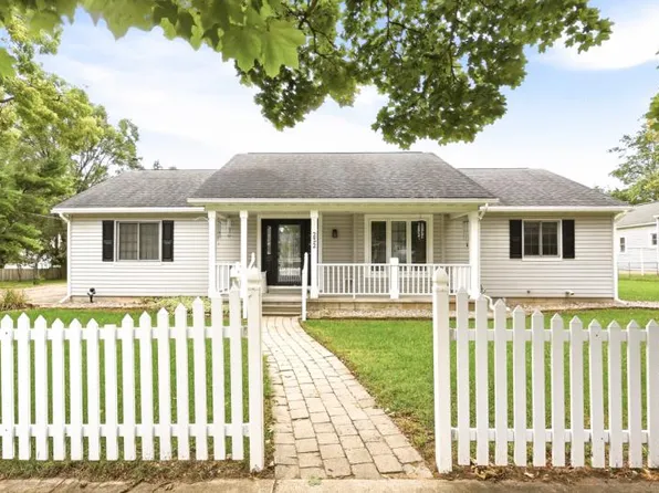 232 Ellis St, Caro, MI 48723