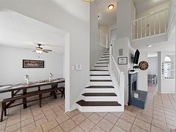 4th image of 7017 Lo Chalmers Ln