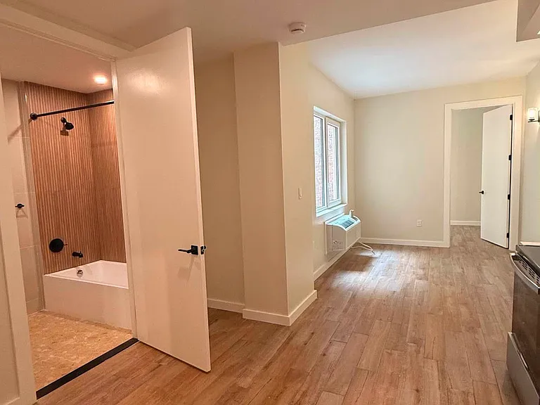 2336 Valentine Ave #3D — Photo 3