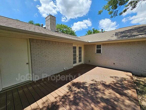 5th image of 216 Wesley Dr