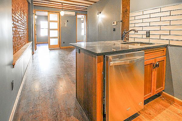 1st image of 202 Montrose Ave #2R