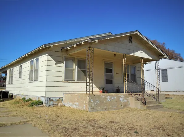 709 S Main St, Shamrock, TX 79079