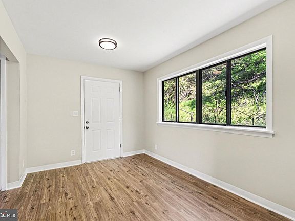 4th image of 533 Saint Marys Dr