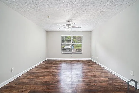 7104 Par Four Way — Photo 7