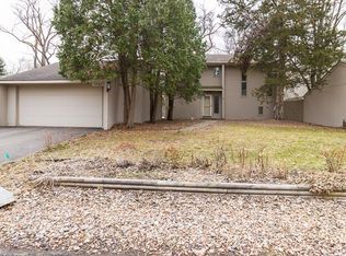 1745 Black Oaks Ln N, Plymouth, MN 55447