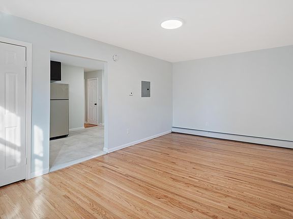 5th image of 520 McLean Ave APT 1