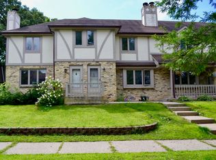 1511 Camden Ct, Waukesha, WI 53186