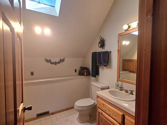 3rd image of 1921 Bernina Dr Unit B
