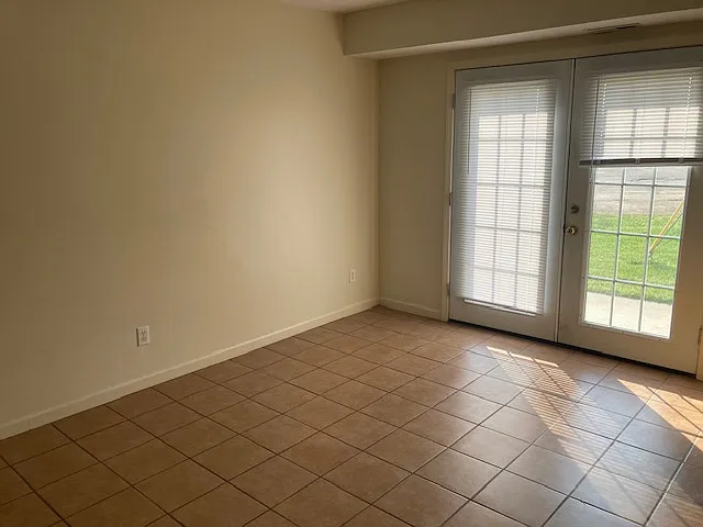 204 Saratoga Cir — Photo 4