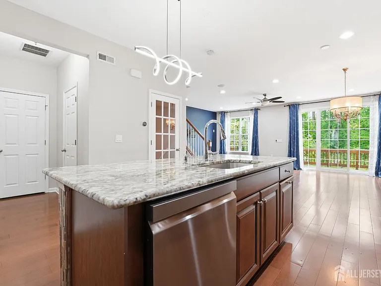 105 Pearce Ln S — Photo 19