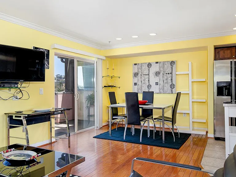 801 W Hawthorn St #403 — Photo 3