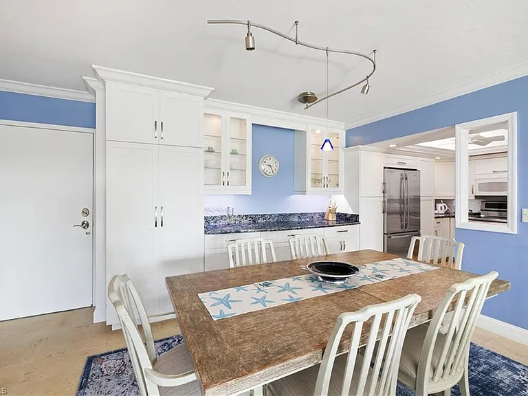 1977 Gulf Shore Blvd N #504 — Photo 4