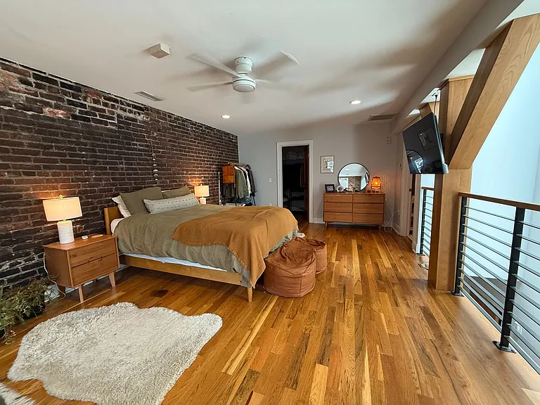 82 N Lexington Ave — Photo 2