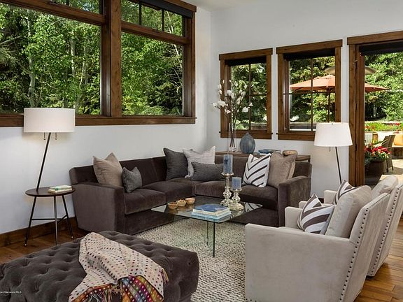 Living Room w/ Adj Entertaining Deck