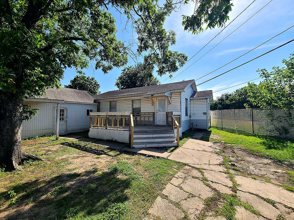 1626 Miles St