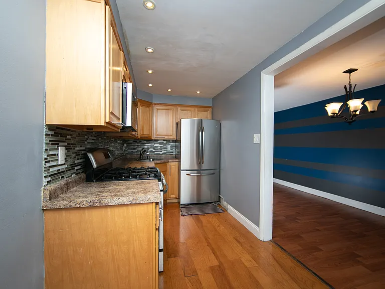 1357 Westbury Dr — Photo 17