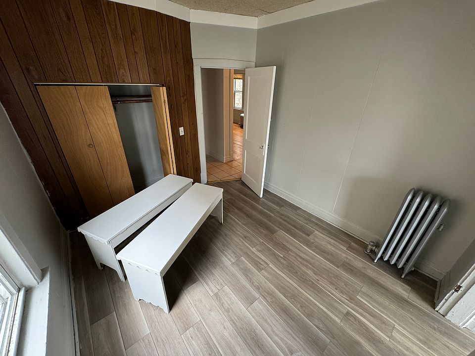 1st image of 5535 N Sawyer Ave #2