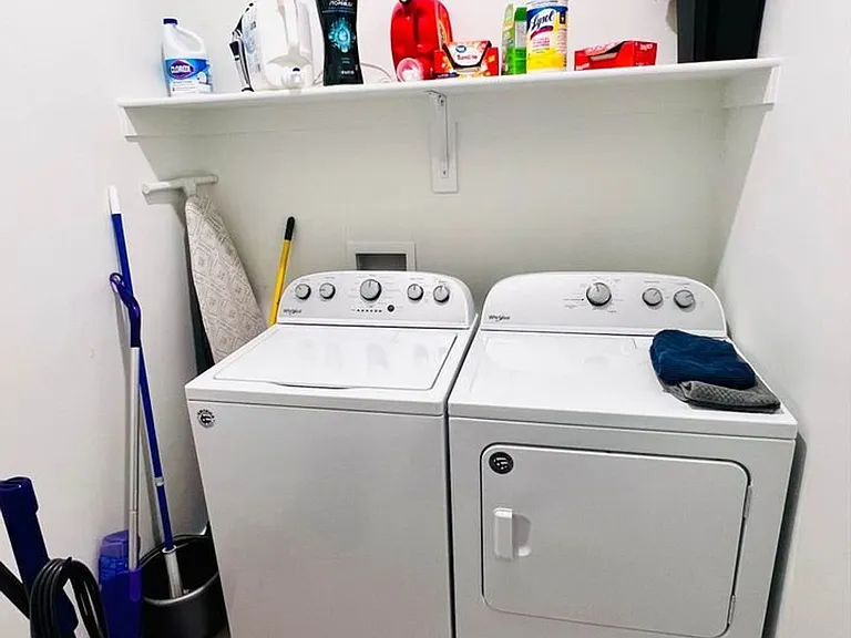 461 S 900 W — Photo 2