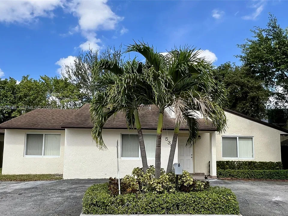 535 W 79th Pl