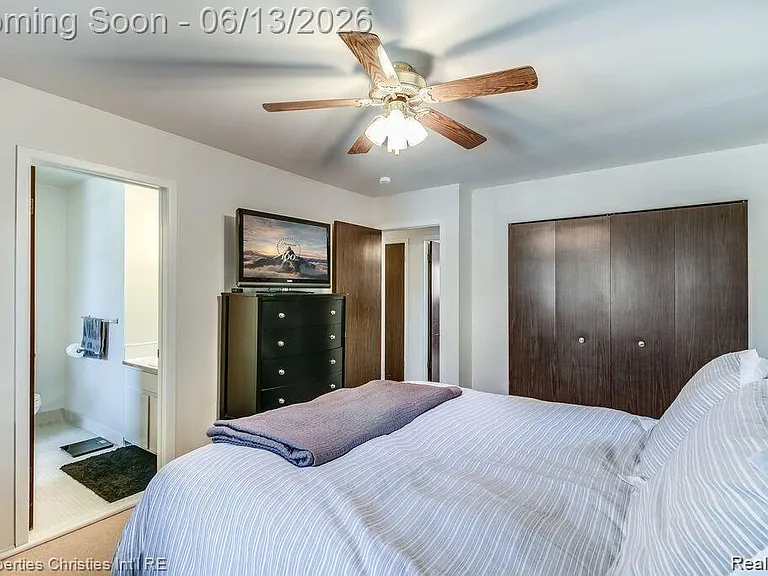 215 Woodsboro Dr — Photo 6