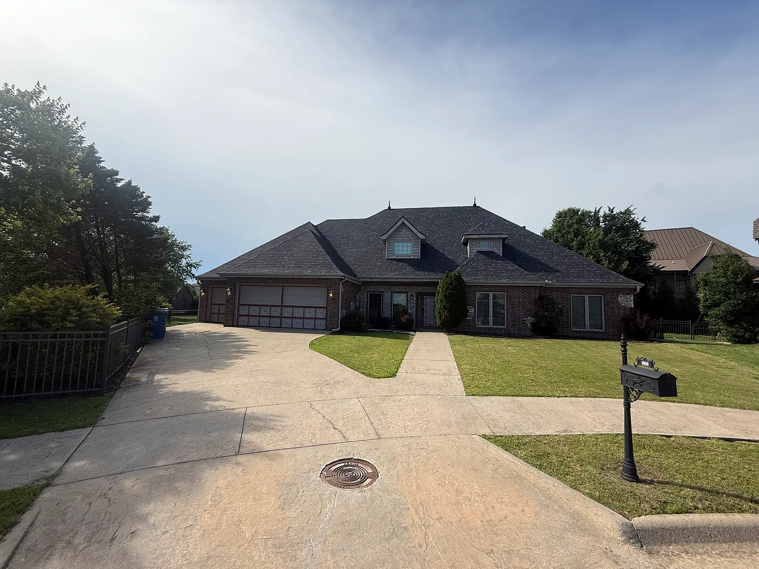 300 SW Bordeaux Court — Photo 2