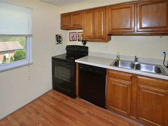 5th image of 15 W White Oak Dr